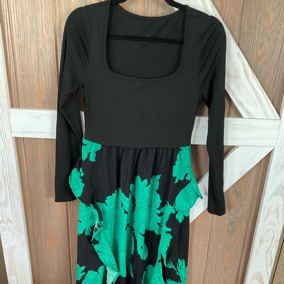 Maxi dress with side ruffle - Picture 1 of 3
